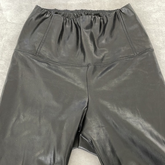✨SOLD ✨ Aritzia Black Daria Faux Leather Leggings - XS - Picture 3 of 9